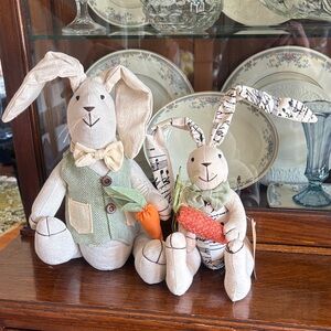 Charming Bunny Decor Set with Carrots